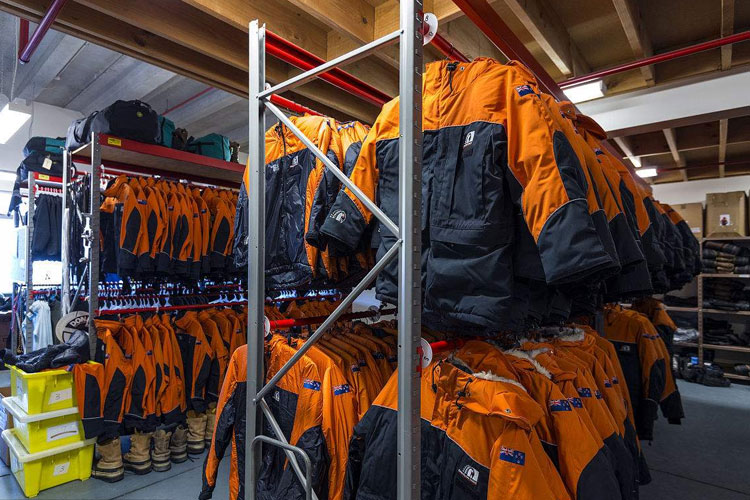 1543390725196526.jpg 服装仓库.jpg