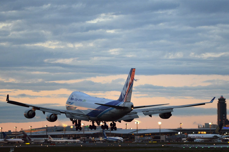 工业除湿机确?；∫潜碜怕降己较低尘糭除湿机厂家